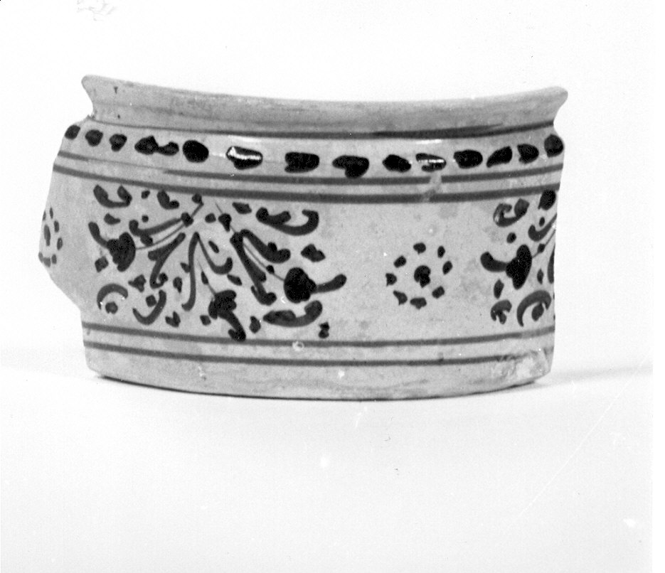 vaschetta, frammento - manifattura Italia centro-settentrionale (sec. XVI)