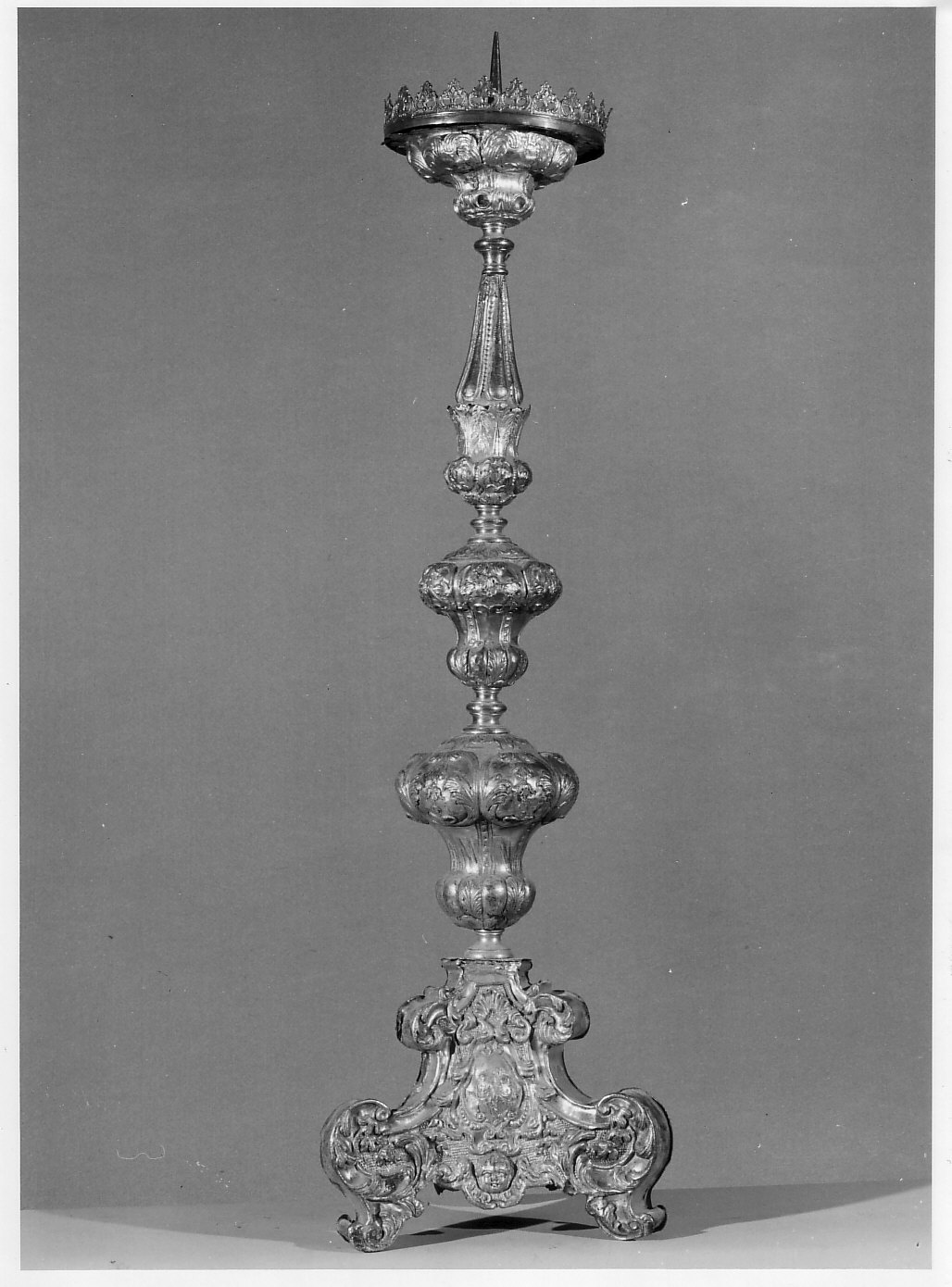 candeliere d'altare, serie - bottega lombarda (sec. XVIII)