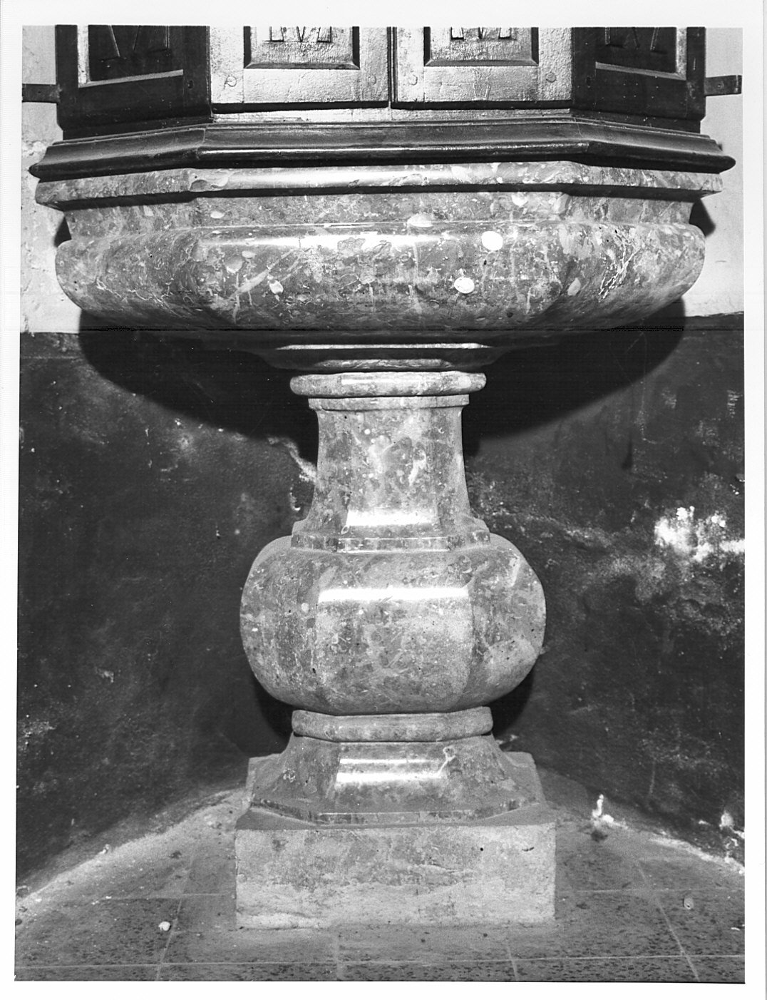 fontana battesimale - bottega lombarda (fine/inizio secc. XVIII/ XIX)