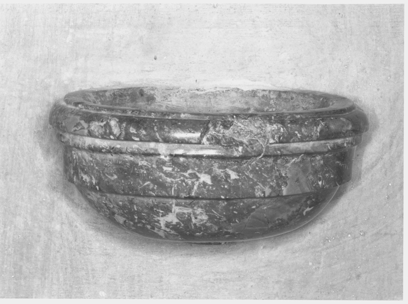 acquasantiera - da parete - bottega lombarda (sec. XIX)