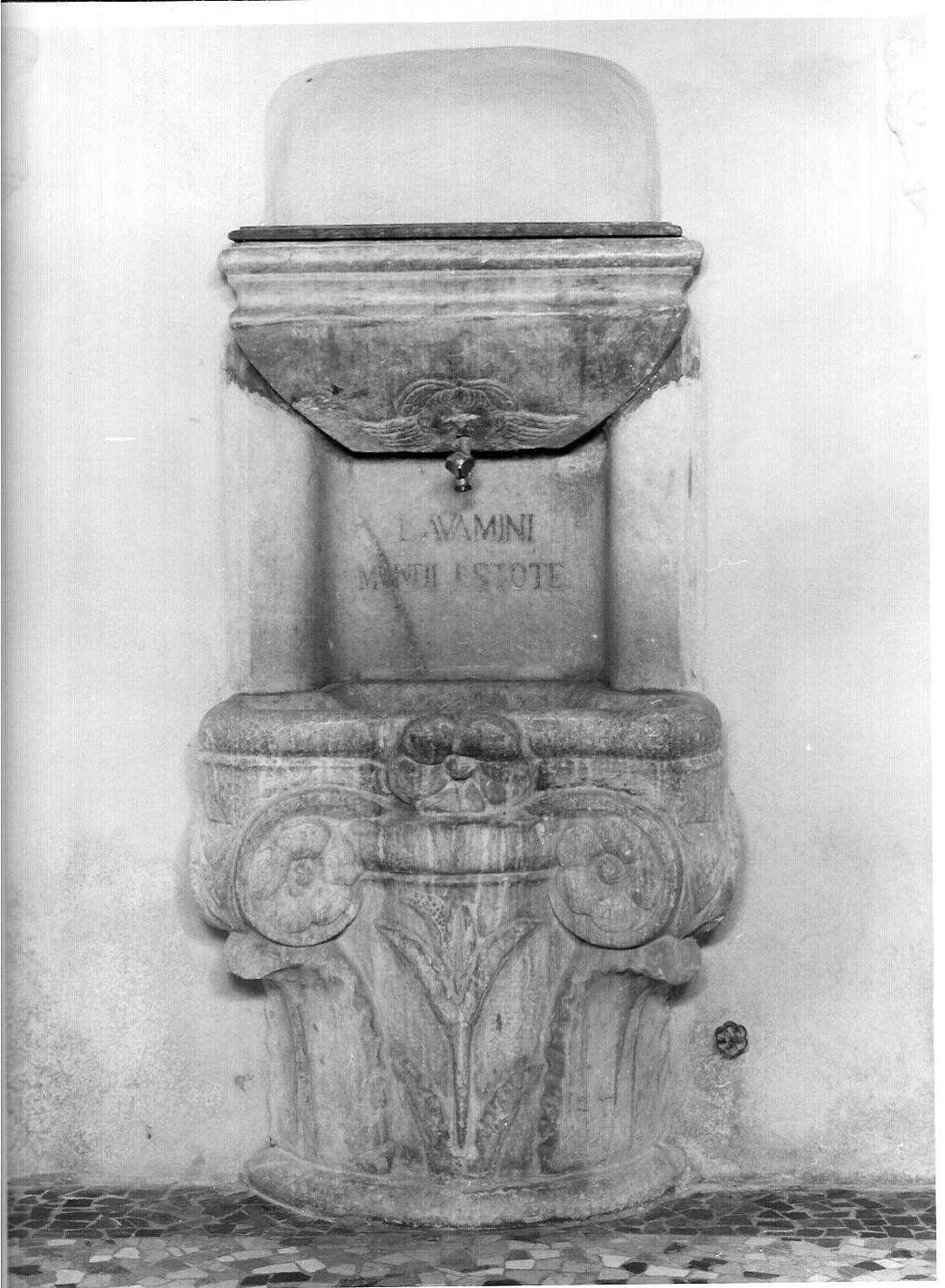 lavabo da sacrestia, opera isolata - bottega lombarda (sec. XVI)