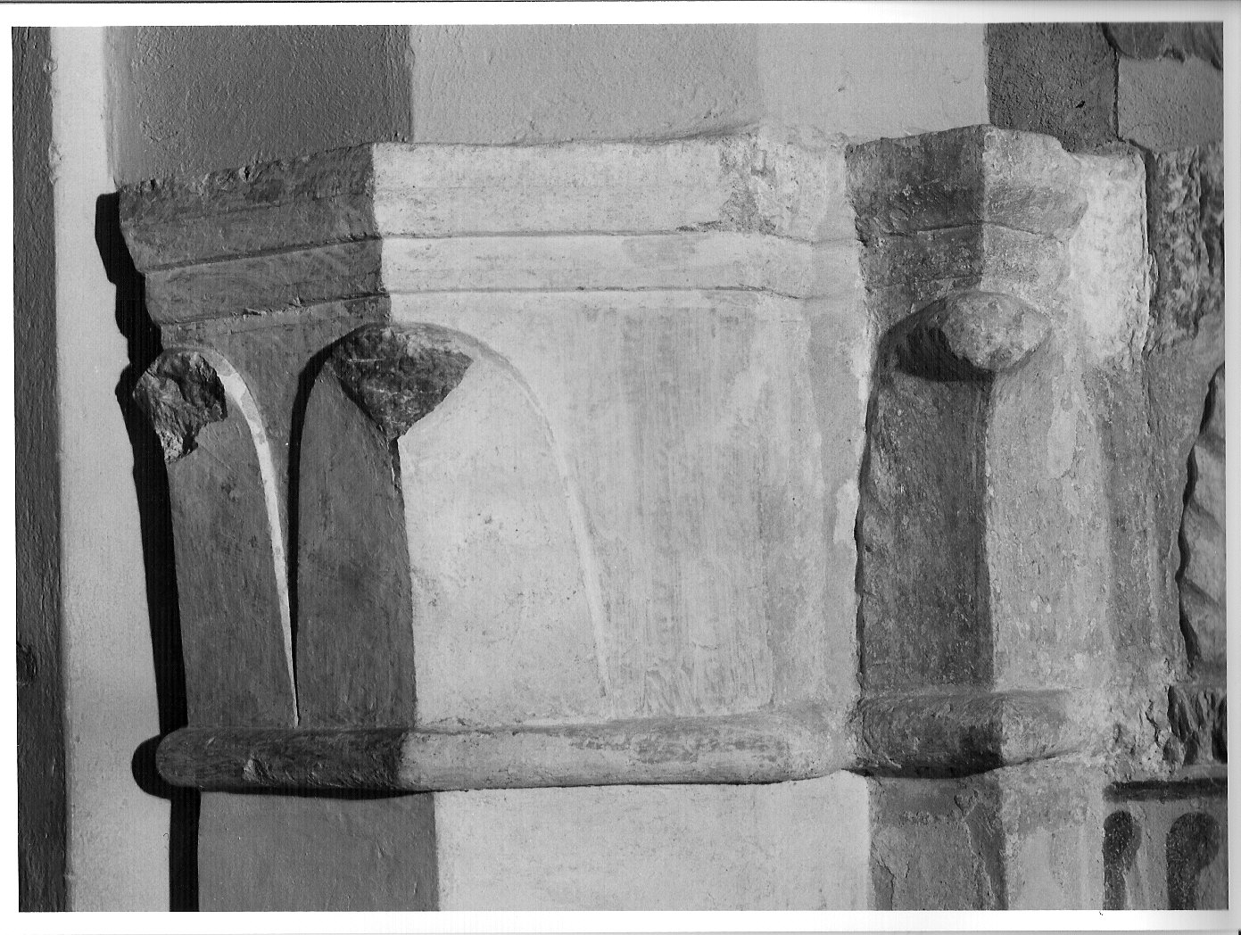 capitello, frammento - bottega lombarda (sec. XV)