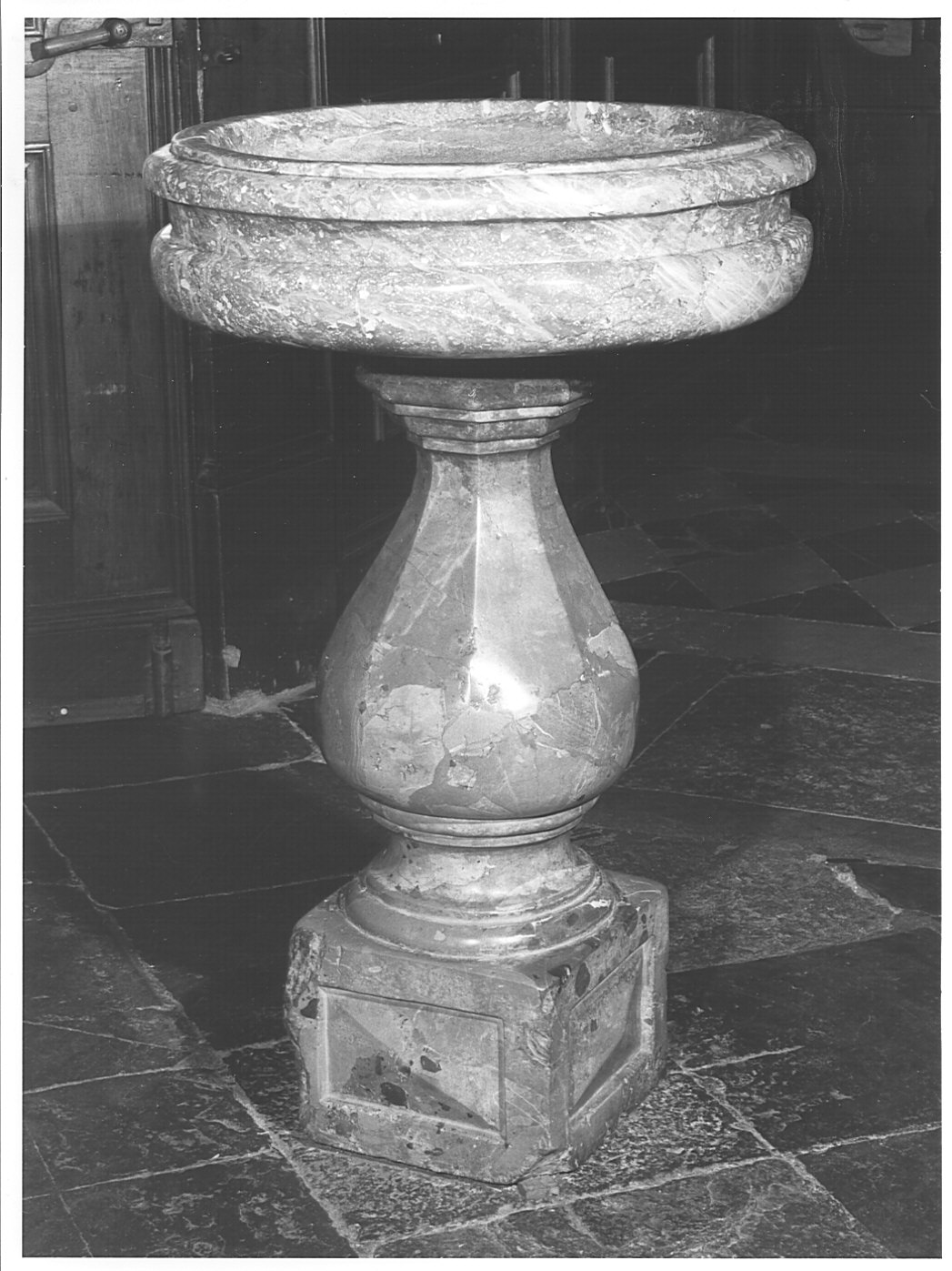 acquasantiera - a fusto, opera isolata - bottega lombarda (sec. XVIII)