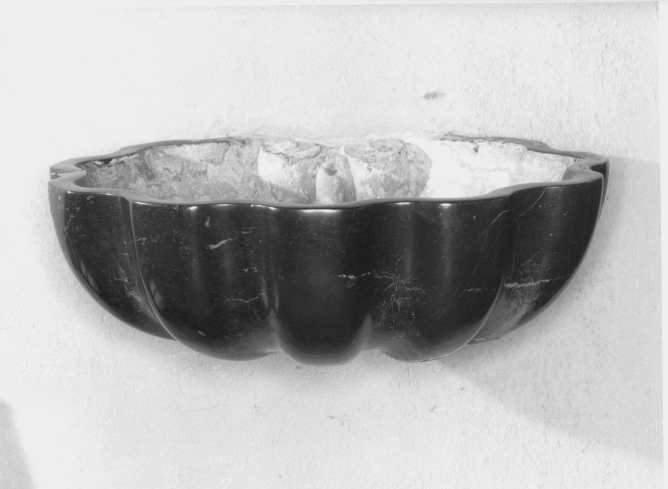 acquasantiera - da parete - bottega lombarda (sec. XVIII)