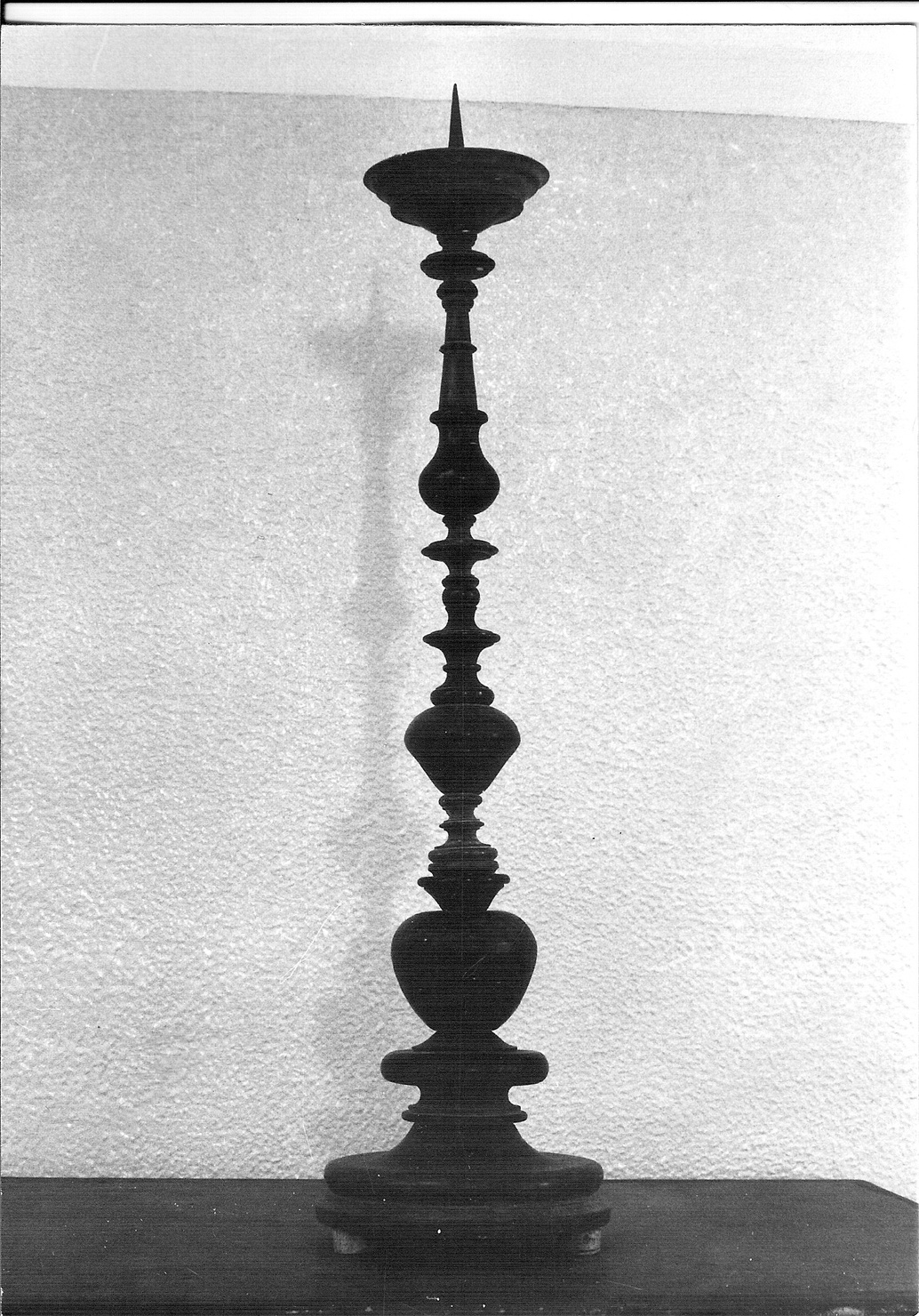 candeliere d'altare, serie - bottega lombarda (inizio sec. XX)