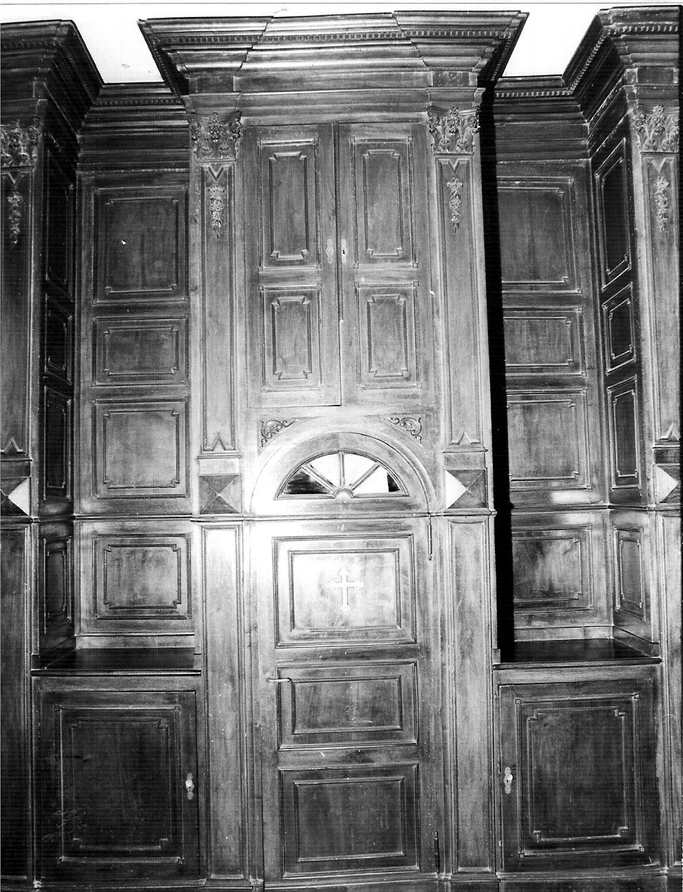 mobile da sacrestia, opera isolata di Panzeri Pietro (sec. XX)