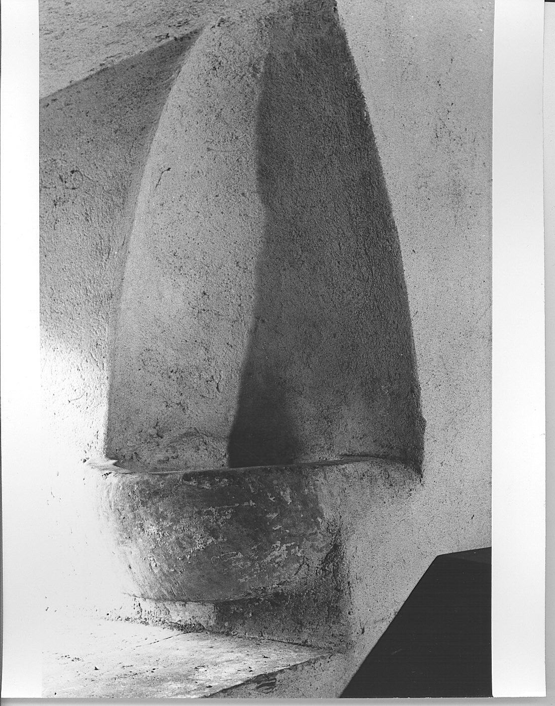 acquasantiera - da parete, opera isolata - bottega lombarda (sec. XV)