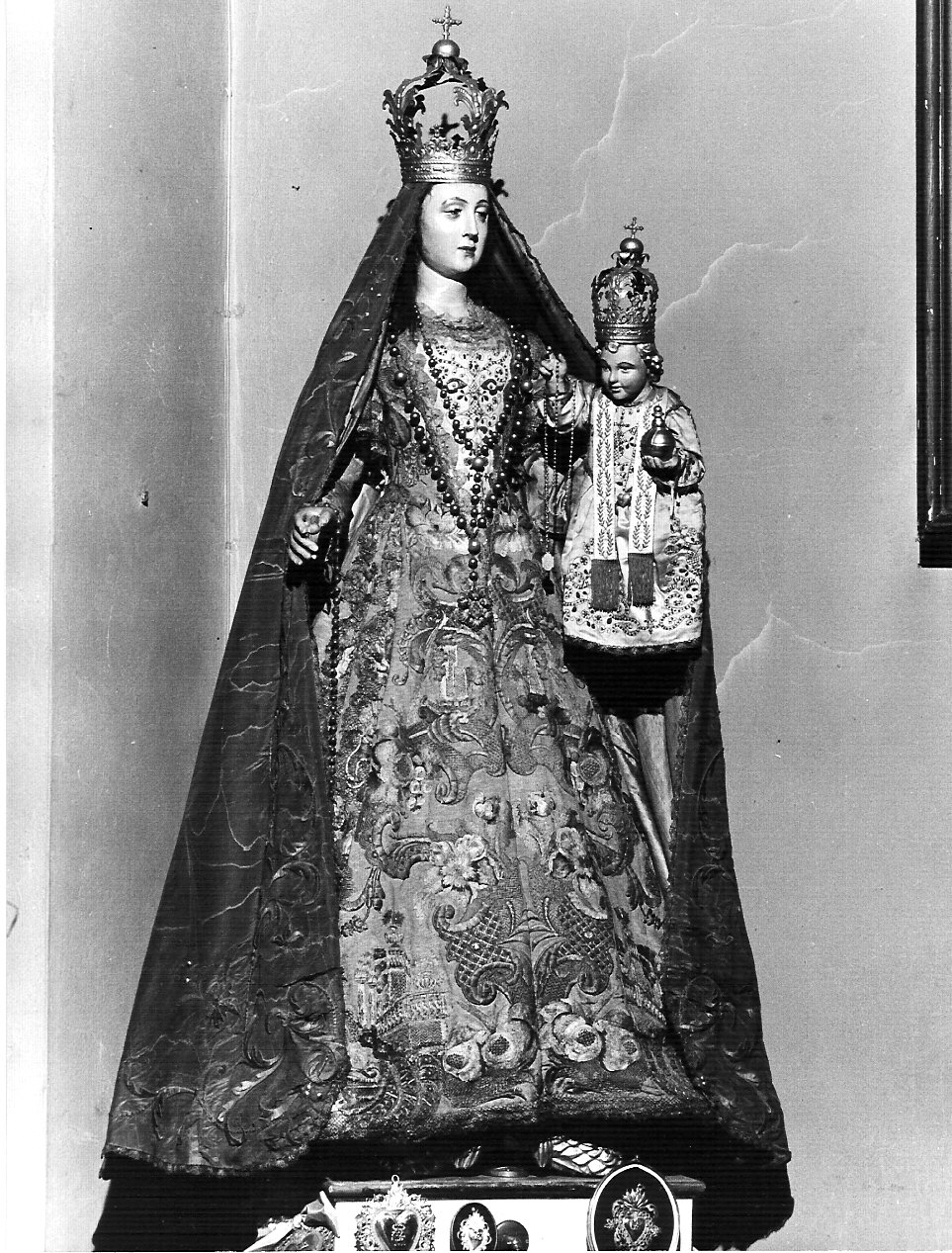 Madonna del Rosario (statua, opera isolata) - bottega lombarda (primo quarto sec. XVII)