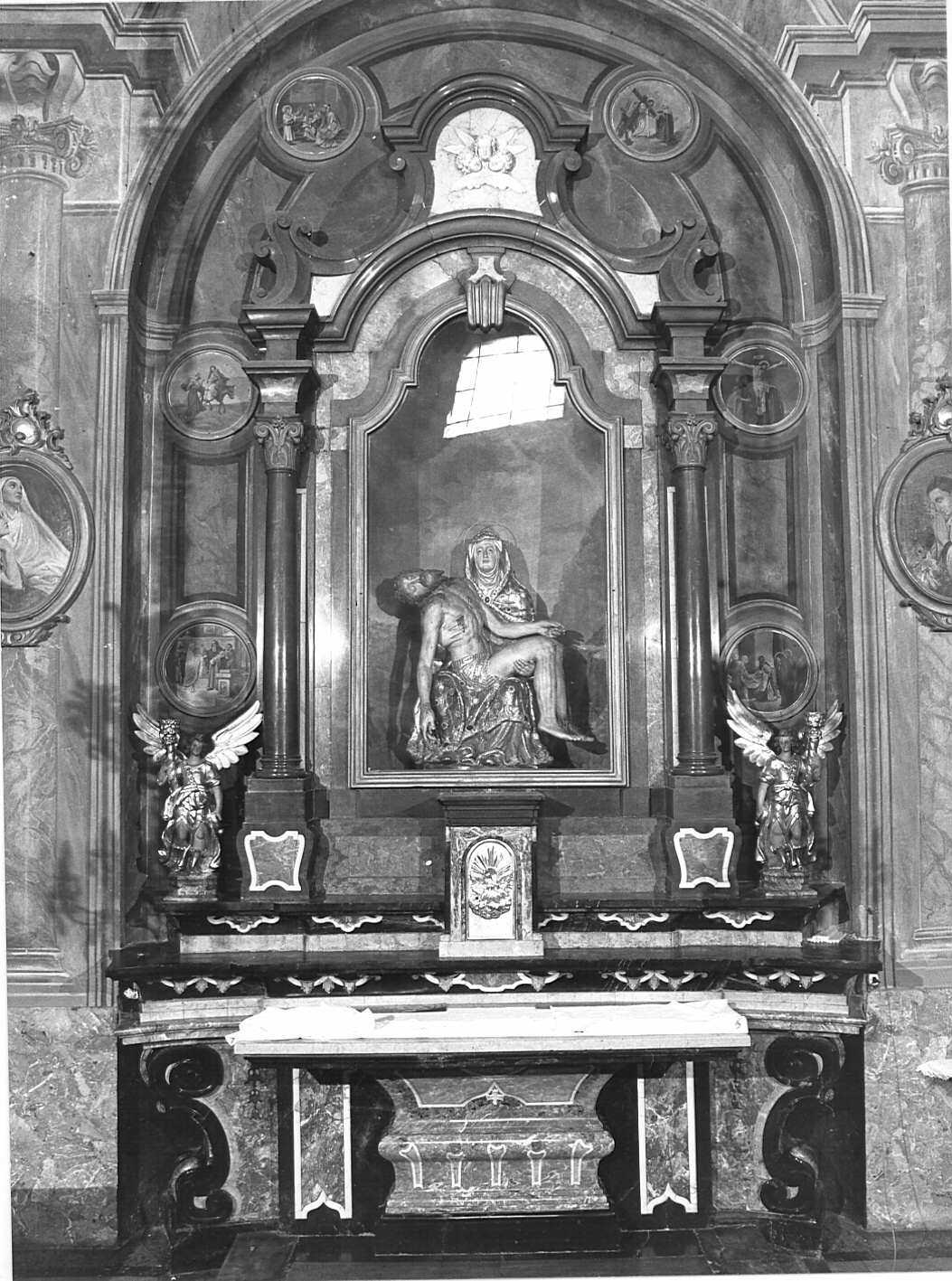 mensa d'altare, elemento d'insieme - bottega lombarda (sec. XIX)