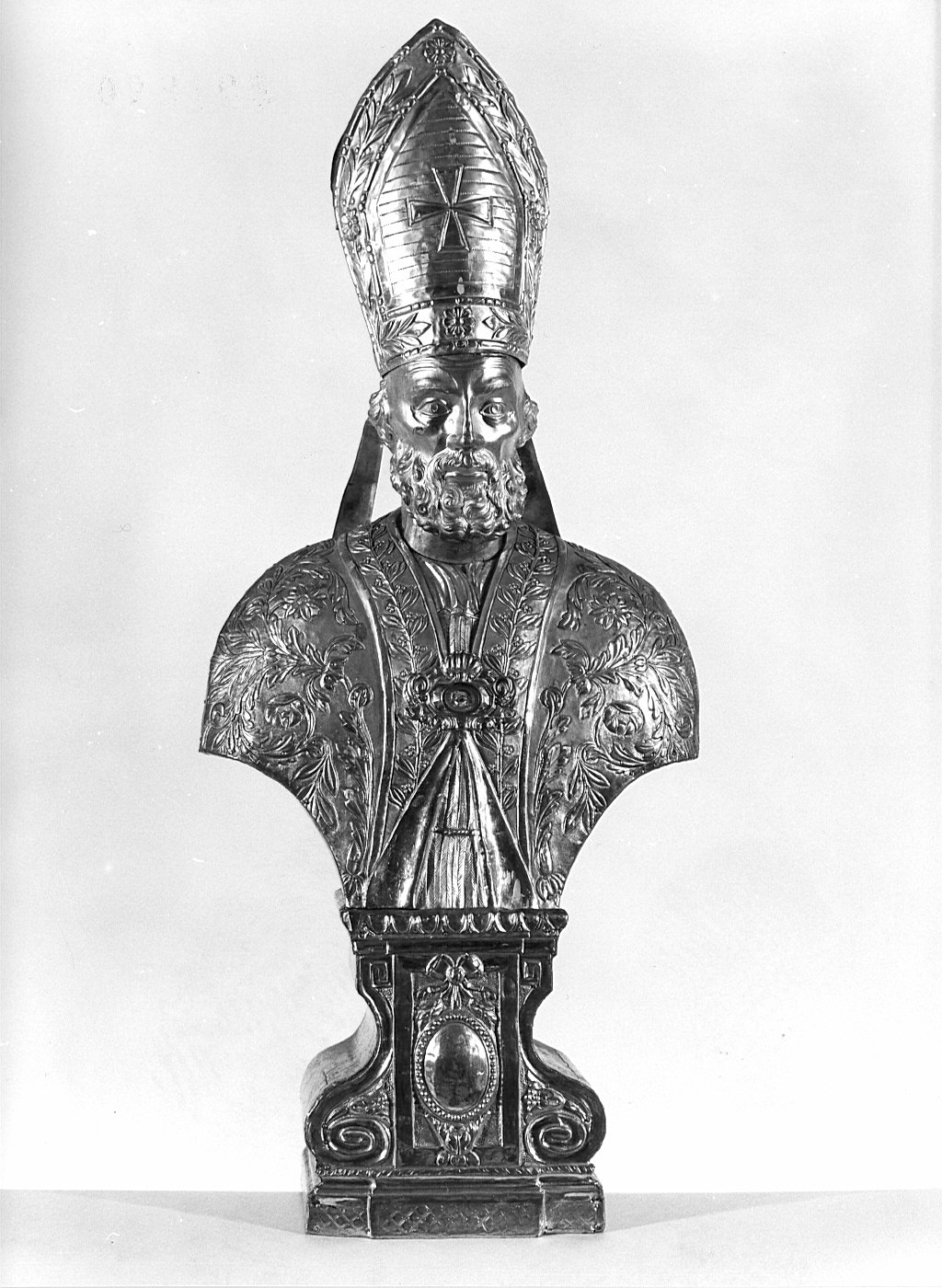 Santo vescovo (reliquiario - a busto, opera isolata) di Bovara Giuseppe (attribuito) (sec. XIX)