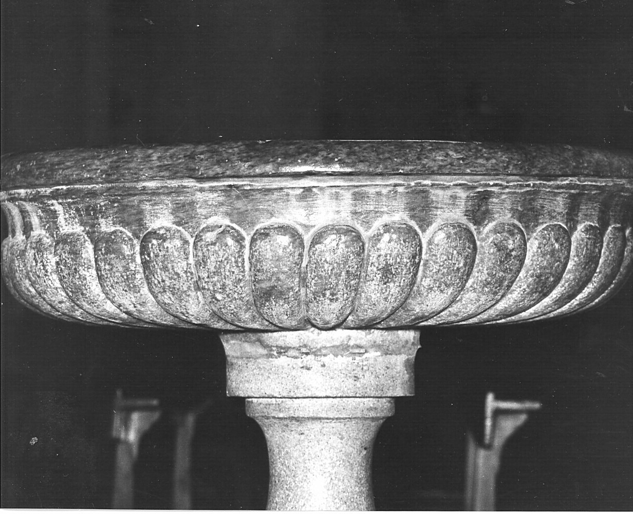 acquasantiera - a fusto, coppia - bottega comasca (primo quarto sec. XVII, sec. XIX)