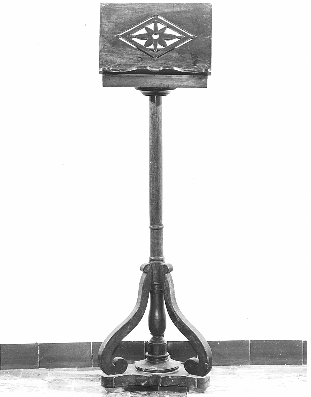 leggio a fusto, opera isolata - bottega lombarda (metà sec. XIX)