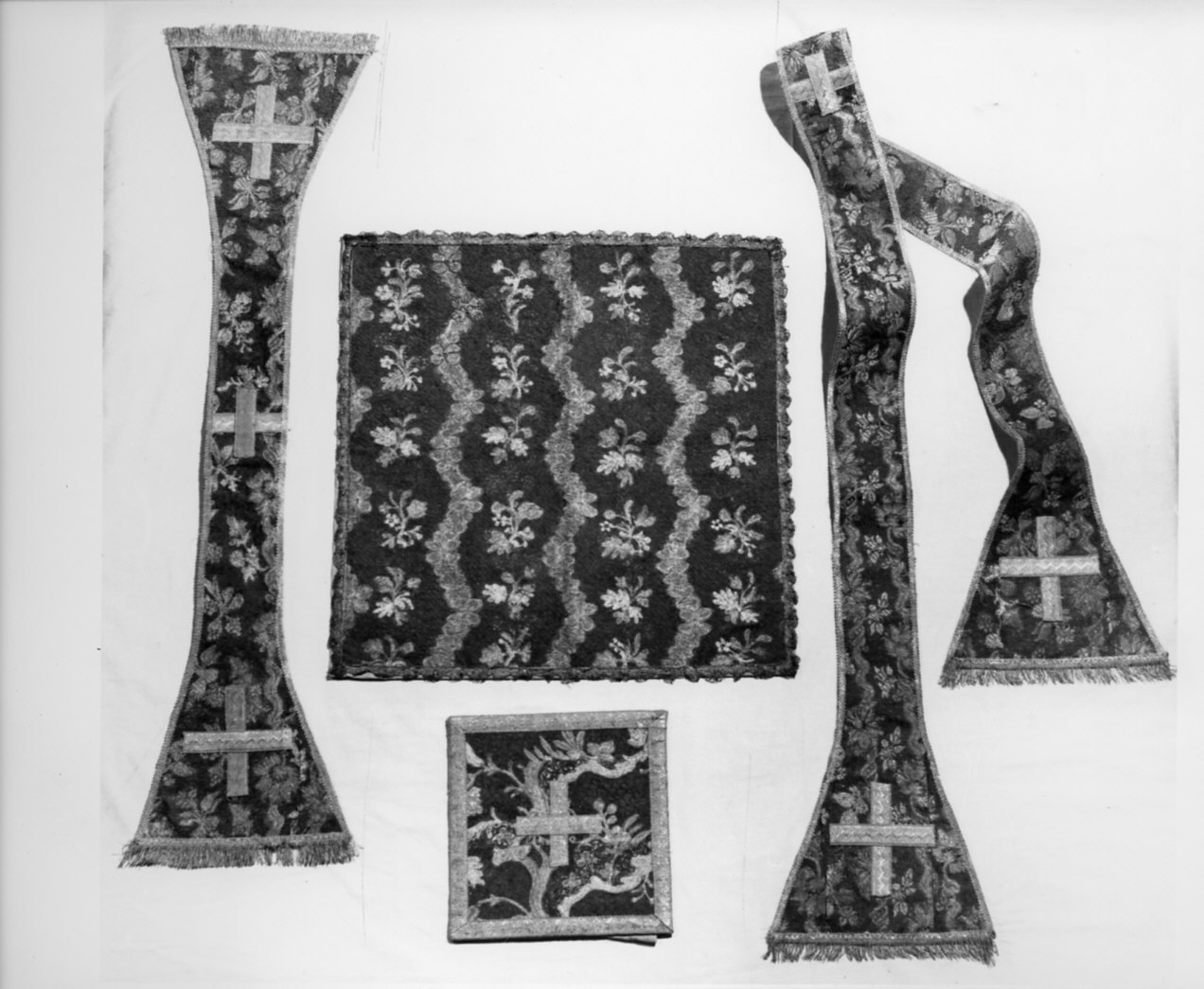 paramento liturgico, insieme - manifattura lombarda (sec. XVIII)