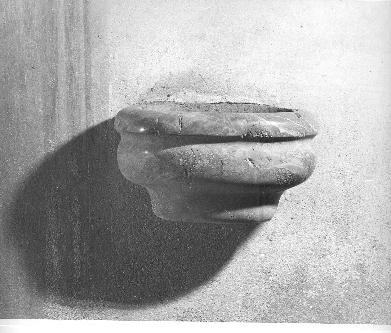 acquasantiera - da parete, opera isolata - bottega lombarda (sec. XVIII)