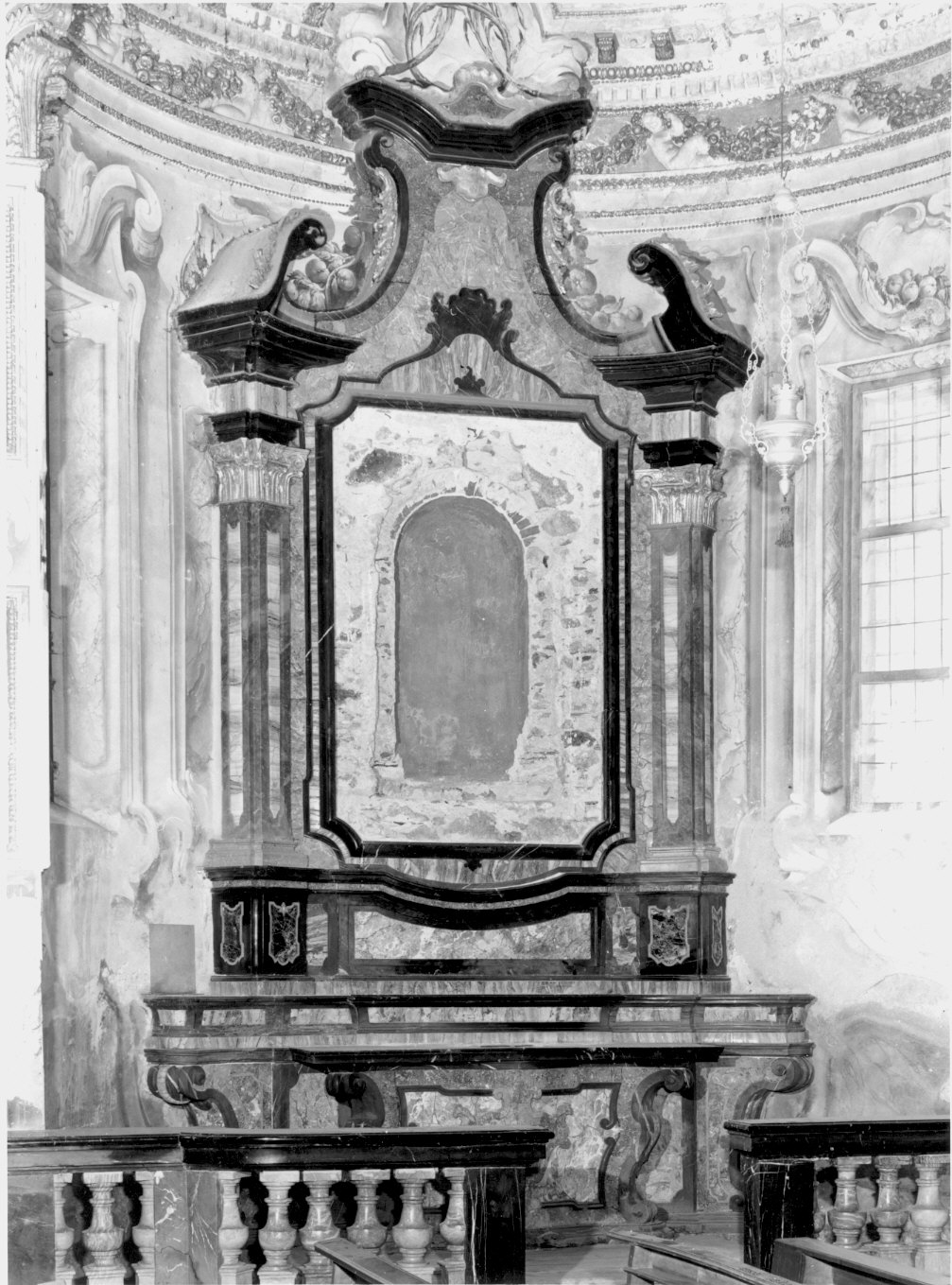 altare, complesso decorativo di Conca Giovanni Antonio (attribuito) (sec. XVIII)