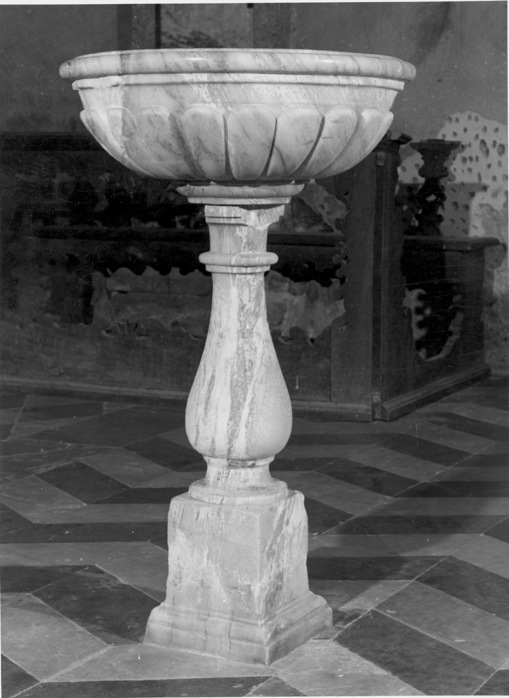 acquasantiera - a fusto, opera isolata - bottega lombarda (sec. XVIII)