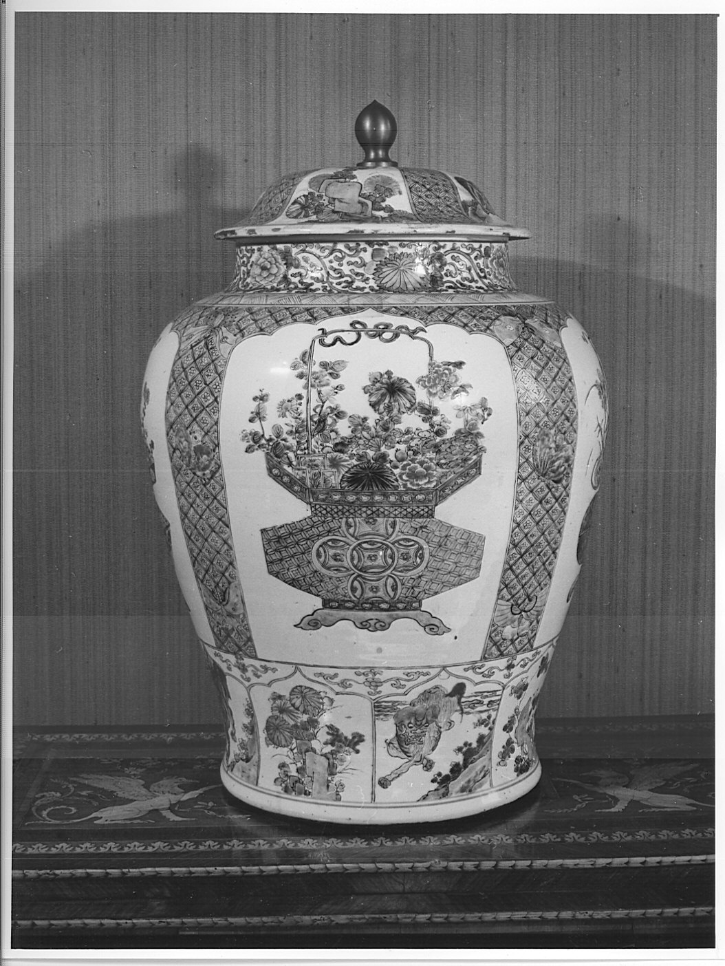 vaso, opera isolata - bottega cinese (prima metà sec. XVIII)