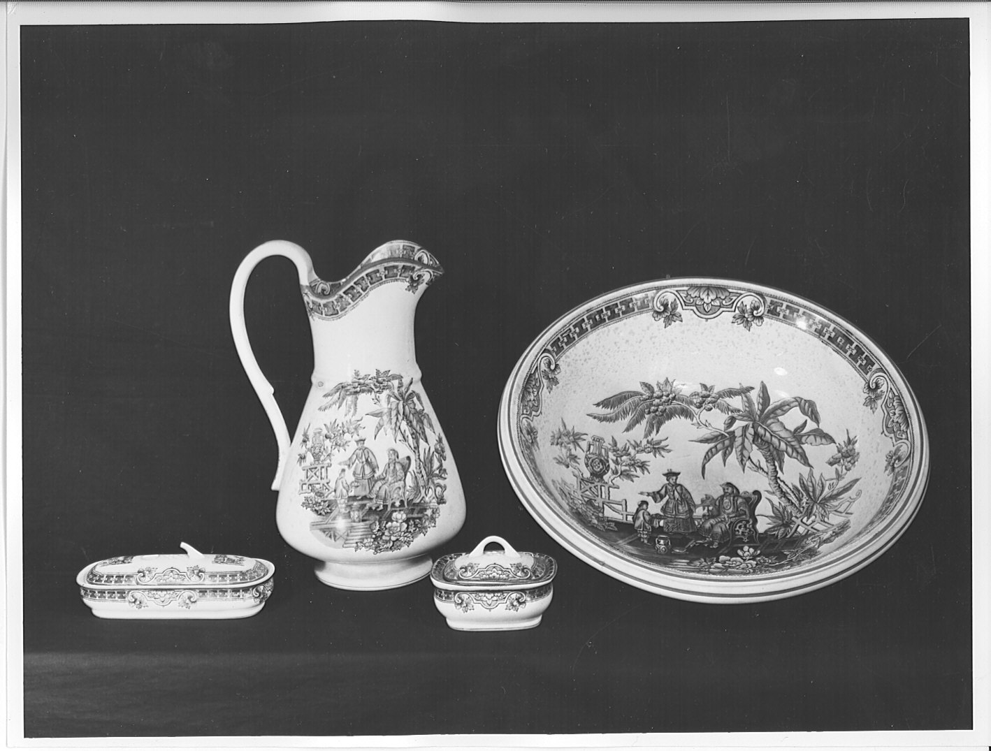 brocca da toeletta, elemento d'insieme - manifattura Richard (seconda metà sec. XIX)