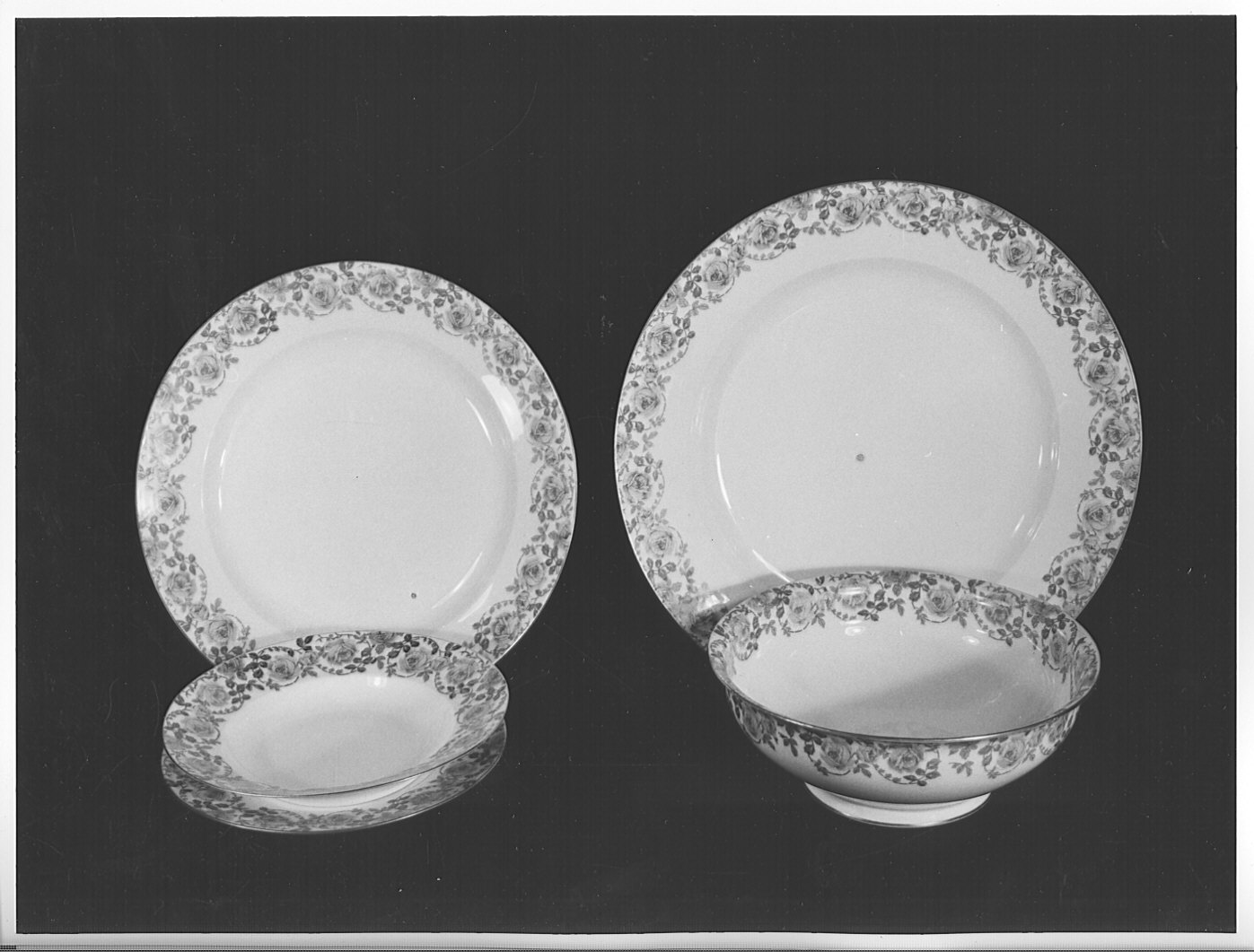 piatto piano - manifattura di Limoges (prima metà sec. XX)