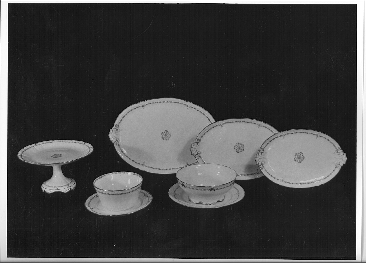 piatto - manifattura di Limoges (fine sec. XIX)