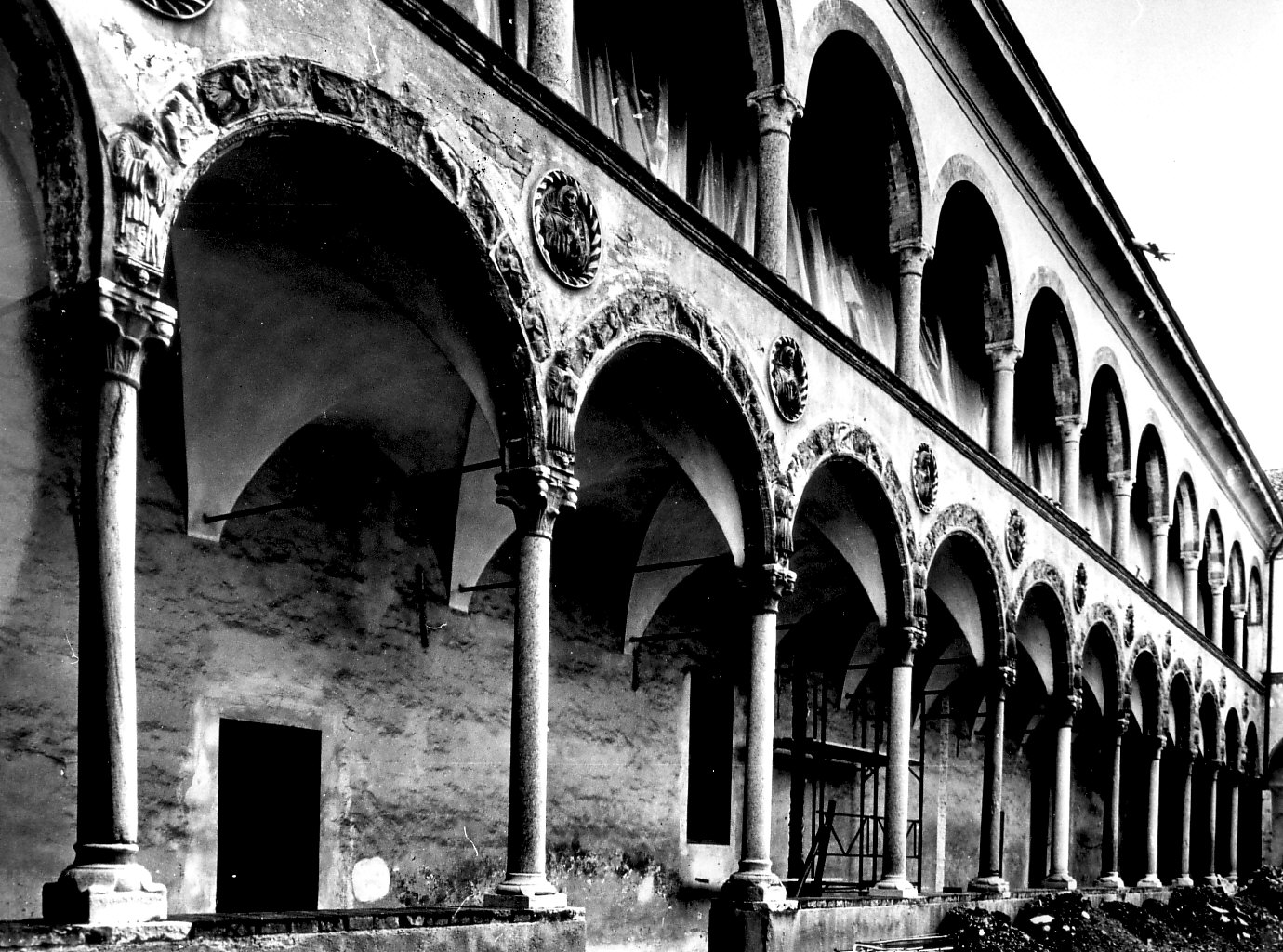 decorazione plastica - bottega lombarda (seconda metà sec. XV)