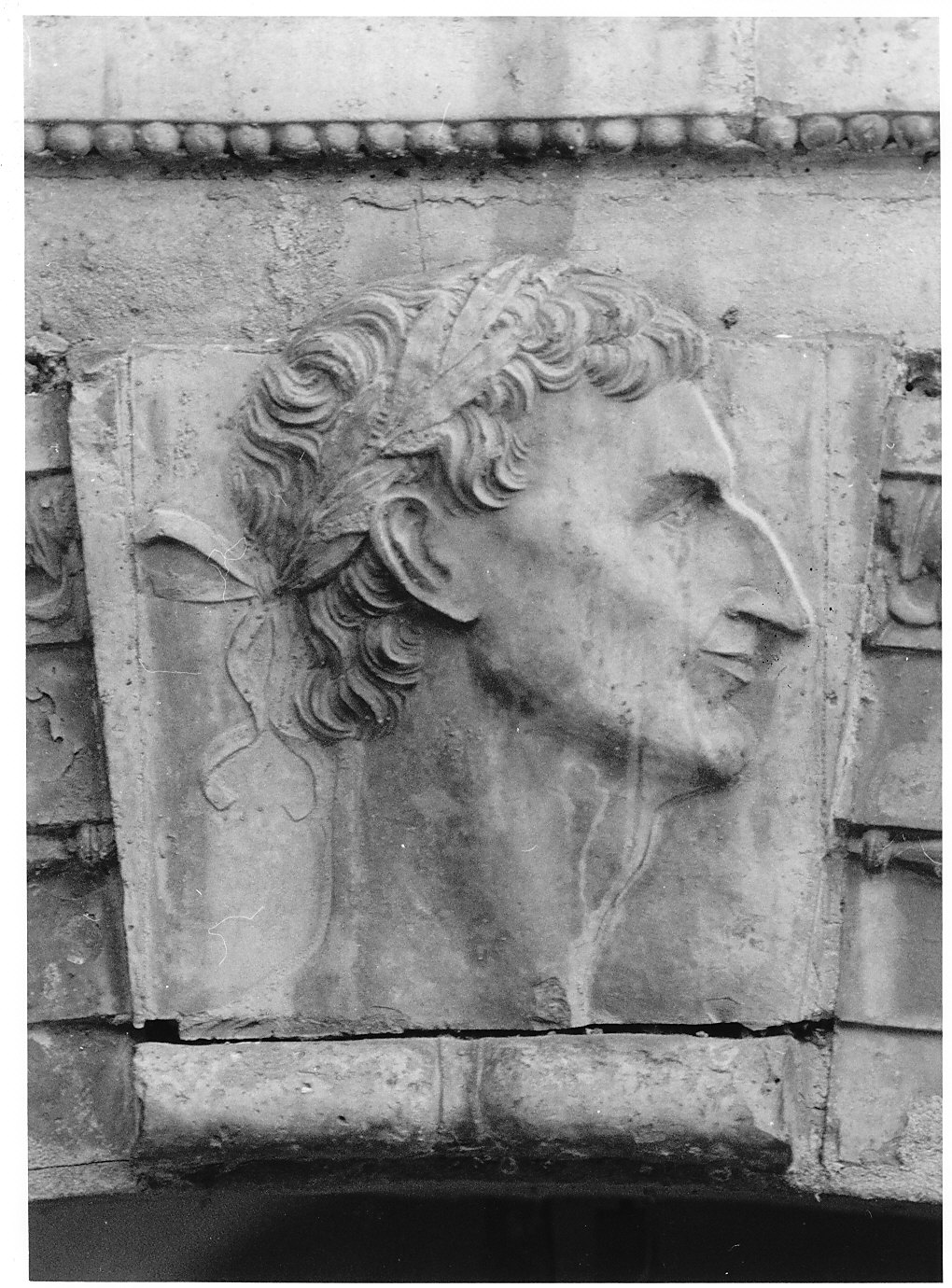 imperatore Nerva (decorazione plastica, opera isolata) - bottega lombarda (fine/inizio secc. XV/ XVI)