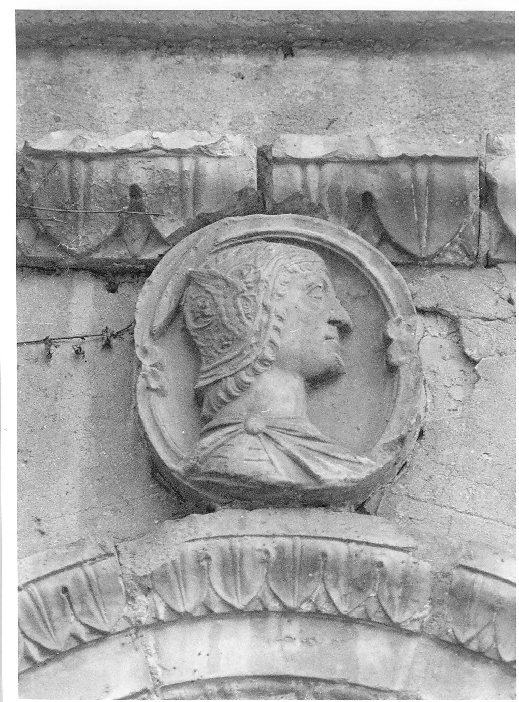 santo (decorazione plastica, opera isolata) - bottega lombarda (fine/inizio secc. XV/ XVI)