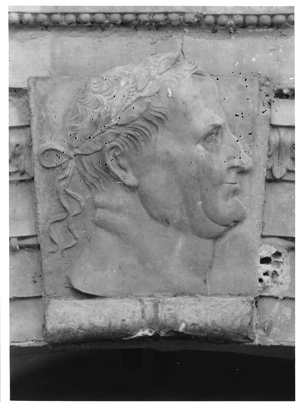 imperatore Vespasiano (decorazione plastica, opera isolata) - bottega lombarda (fine/inizio secc. XV/ XVI)