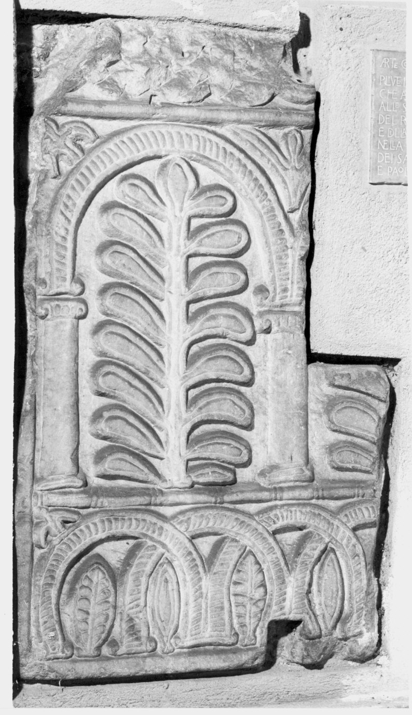 rilievo, frammento - bottega lombarda (sec. IX)