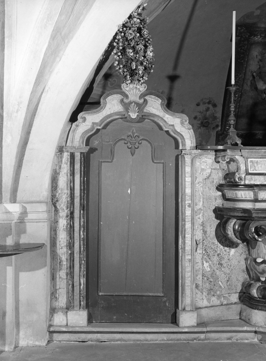 mostra di porta, opera isolata - bottega lombarda (metà sec. XVIII)