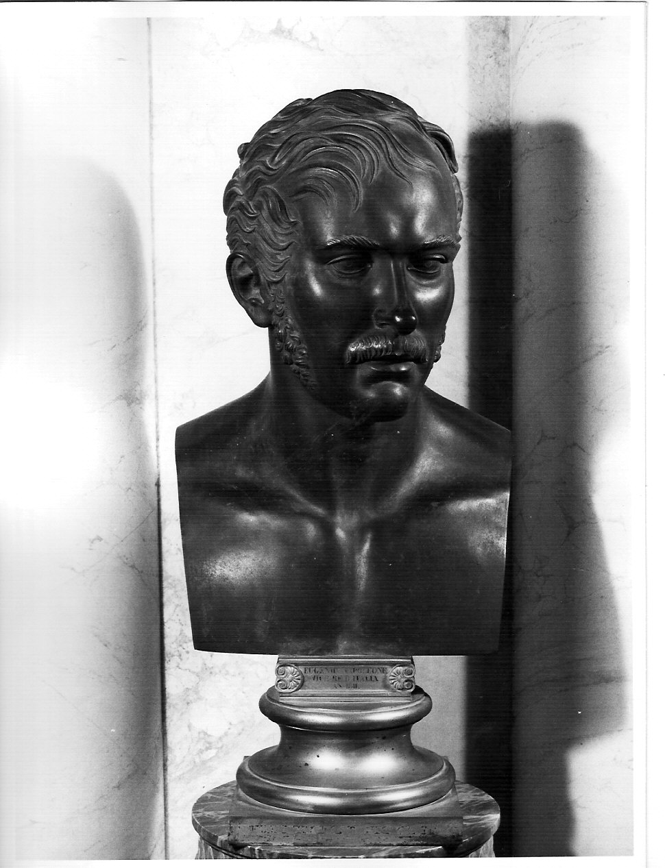 Eugenio Beaurnhais vicerè del regno, busto ritratto d'uomo (busto, opera isolata) di Manfredini Luigi, Comolli Giovanni Battista (sec. XIX)