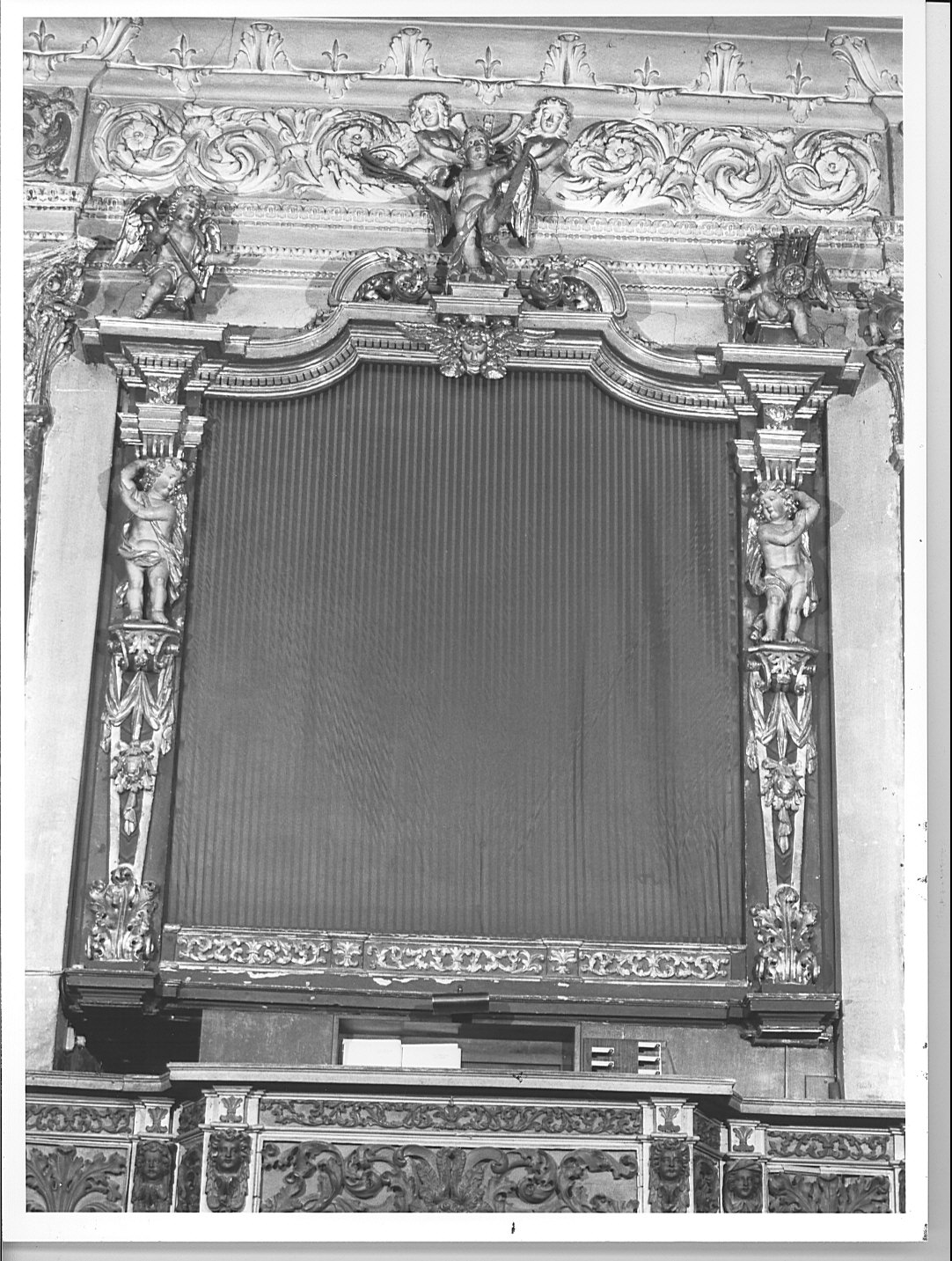 cassa d'organo, elemento d'insieme - bottega comasca (prima metà sec. XVII)