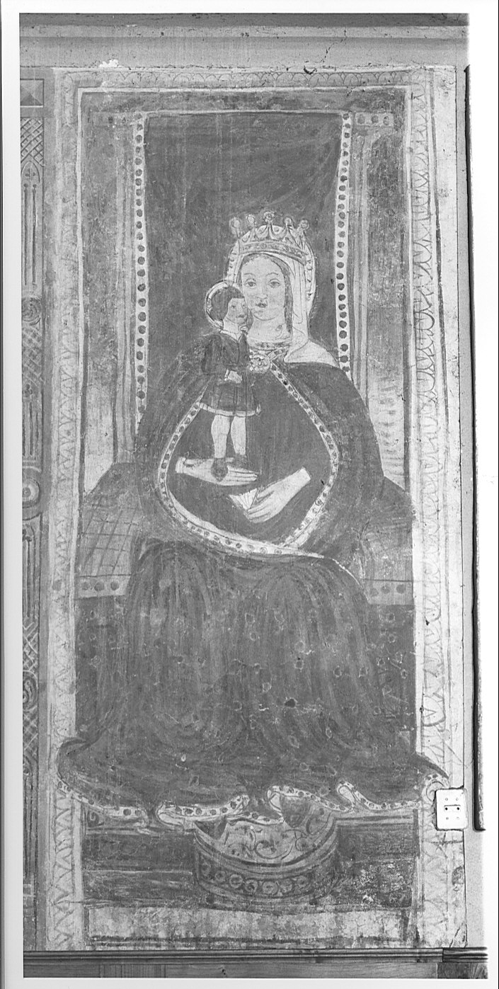 Madonna con Bambino in trono (dipinto murale, frammento) - ambito lombardo (sec. XVI)