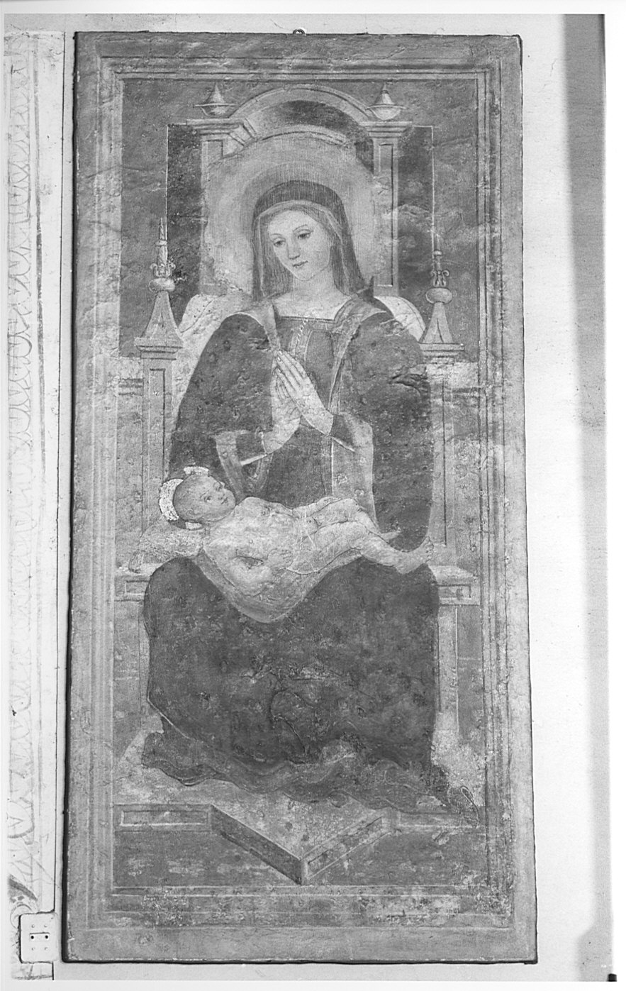 Madonna con Bambino in trono (dipinto murale, frammento) - ambito lombardo (sec. XVI)