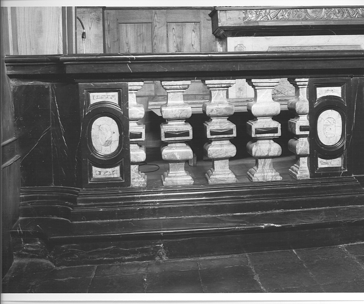 balaustrata di cappella, opera isolata - bottega lombarda (secc. XVII/ XVIII)