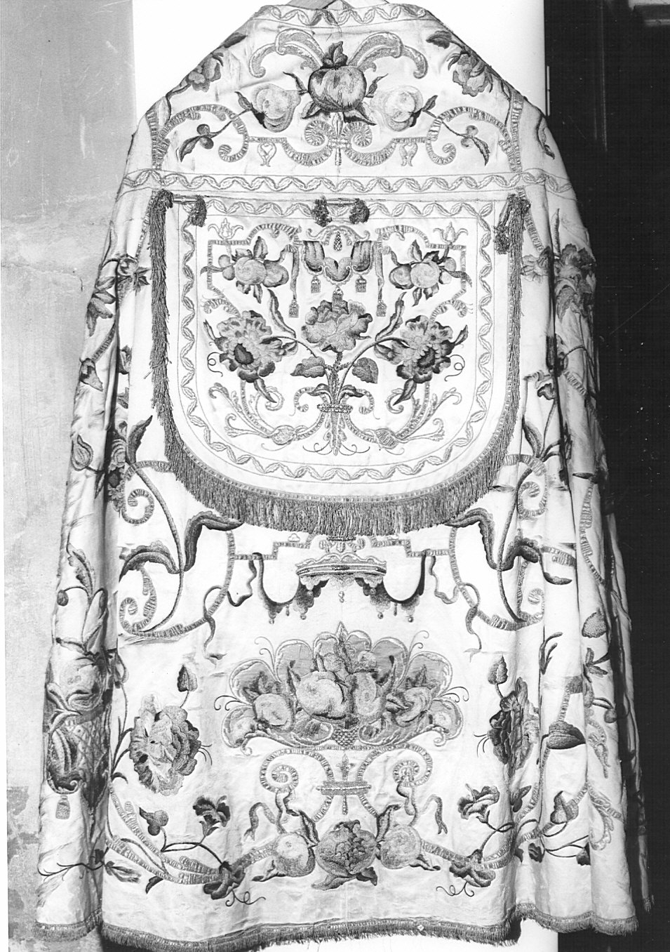 piviale - manifattura lombarda (secc. XVIII/ XIX)