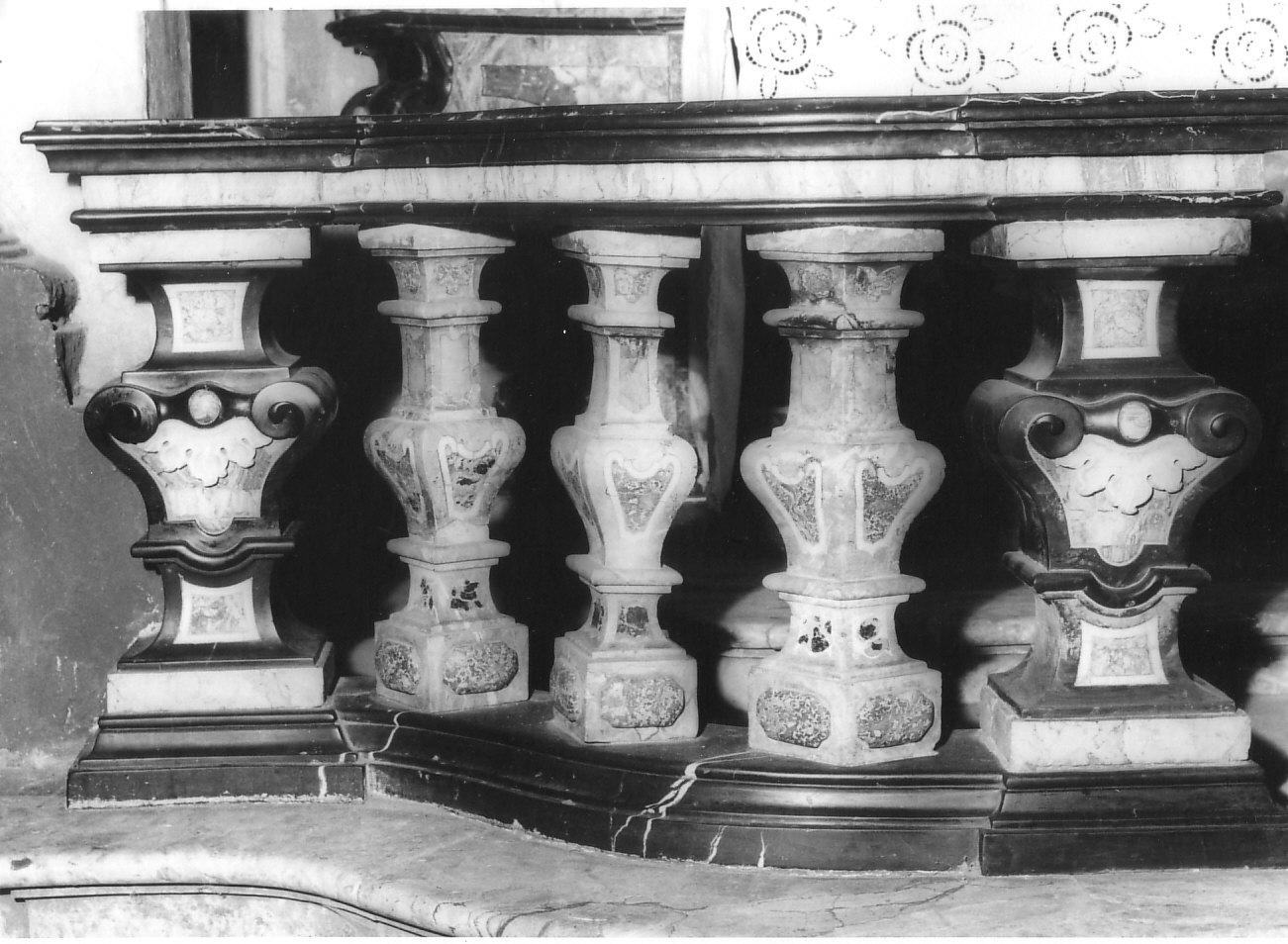 balaustrata di cappella, serie - bottega lombarda (sec. XVIII)