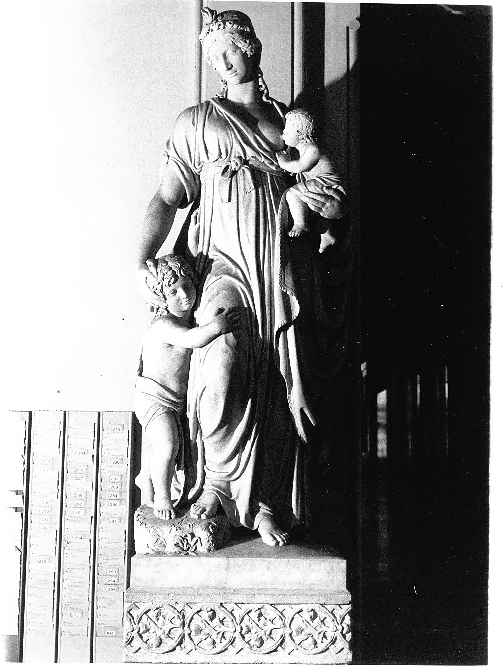 Carità (statua, opera isolata) di Rusca Grazioso (sec. XIX)
