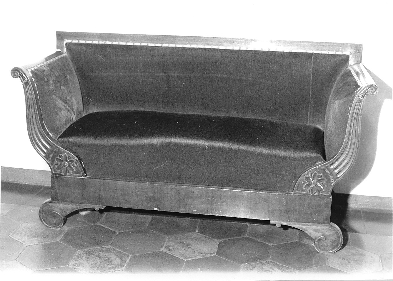 divano, opera isolata - bottega lombarda (prima metà sec. XIX)