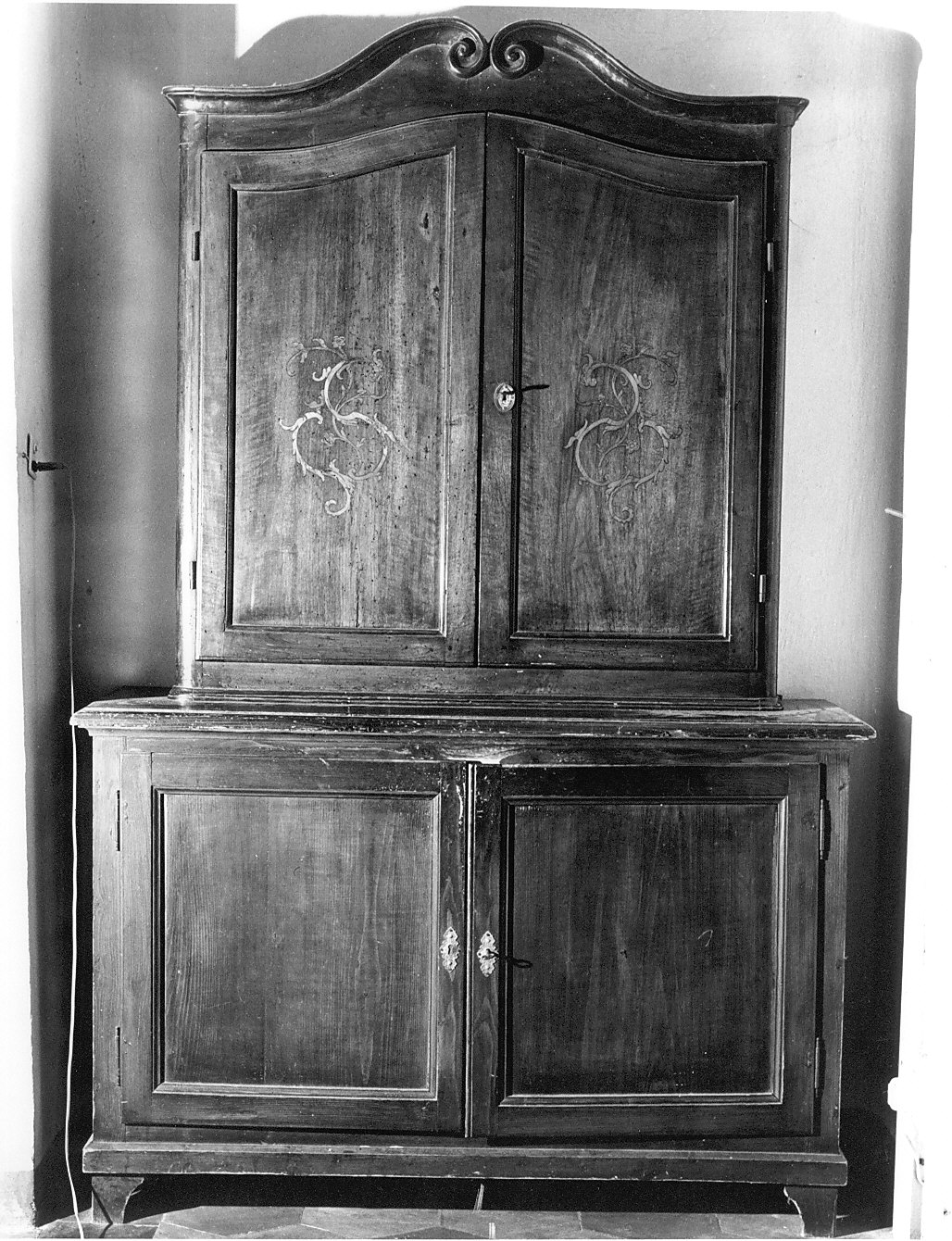 credenza con alzata, opera isolata - bottega lombarda (sec. XVIII, sec. XIX)