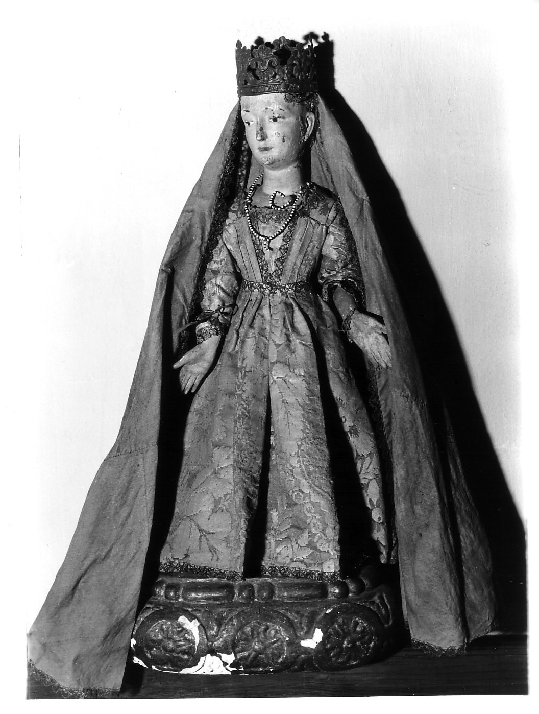 Madonna (statua, opera isolata) - bottega pavese (sec. XVII)