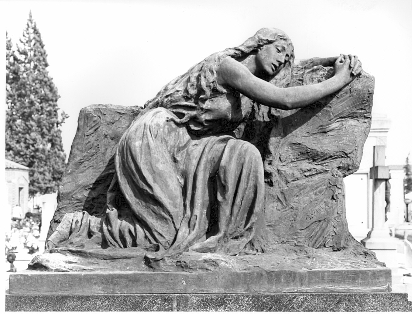 figura femminile dolente (rilievo) di Villa Cesare (primo quarto sec. XX)