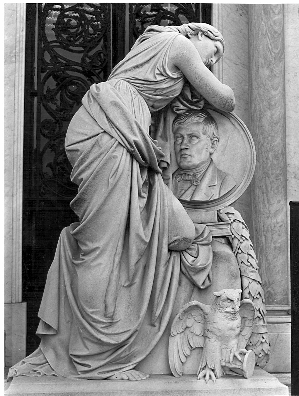 ritratto di donna (statua) di Varni Santo (sec. XIX)