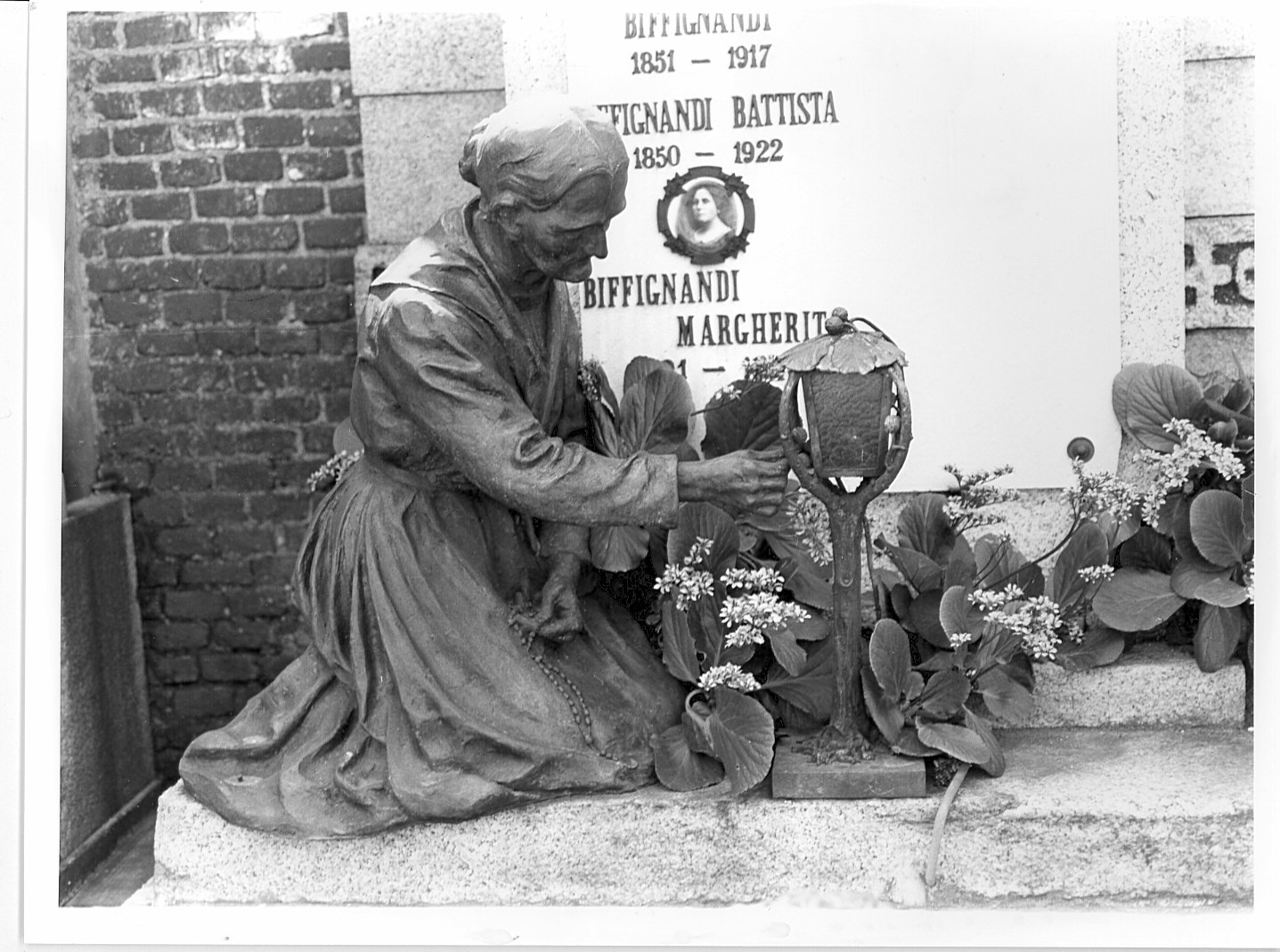 figura femminile (statua) - bottega lombarda (sec. XX)