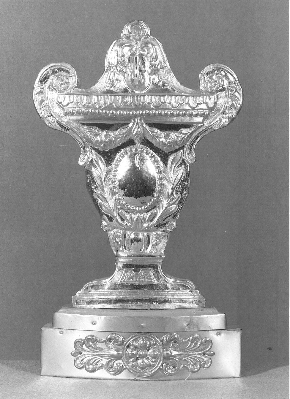 vaso d'altare con composizione floreale, coppia - bottega lombarda (sec. XIX)