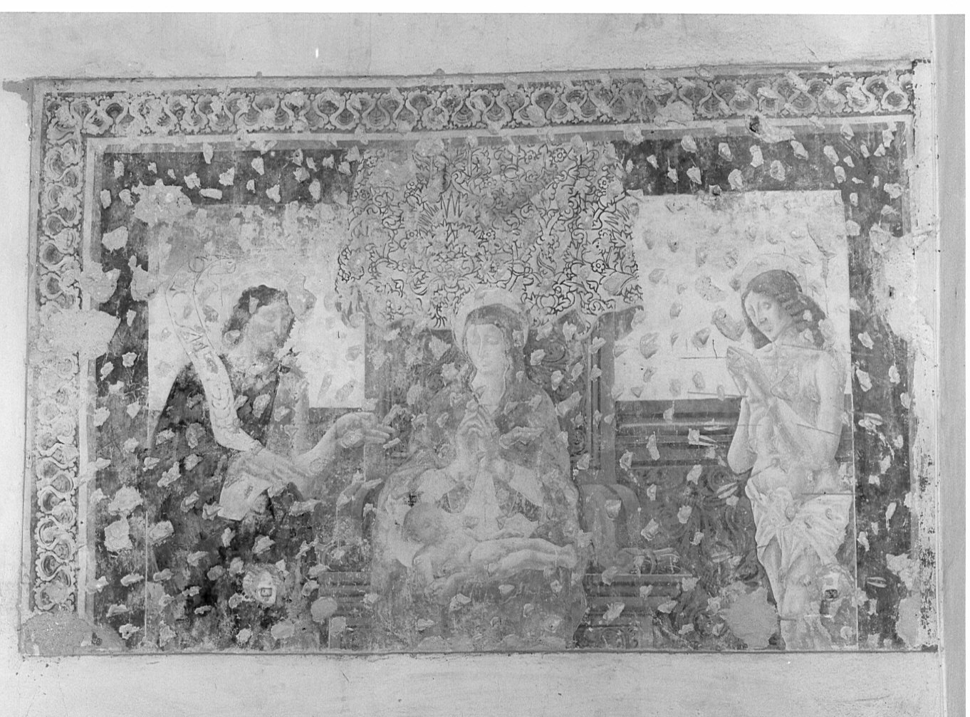 Madonna con Bambino e Santi (dipinto murale) di Stefano da Vergosio (ultimo quarto sec. XV)