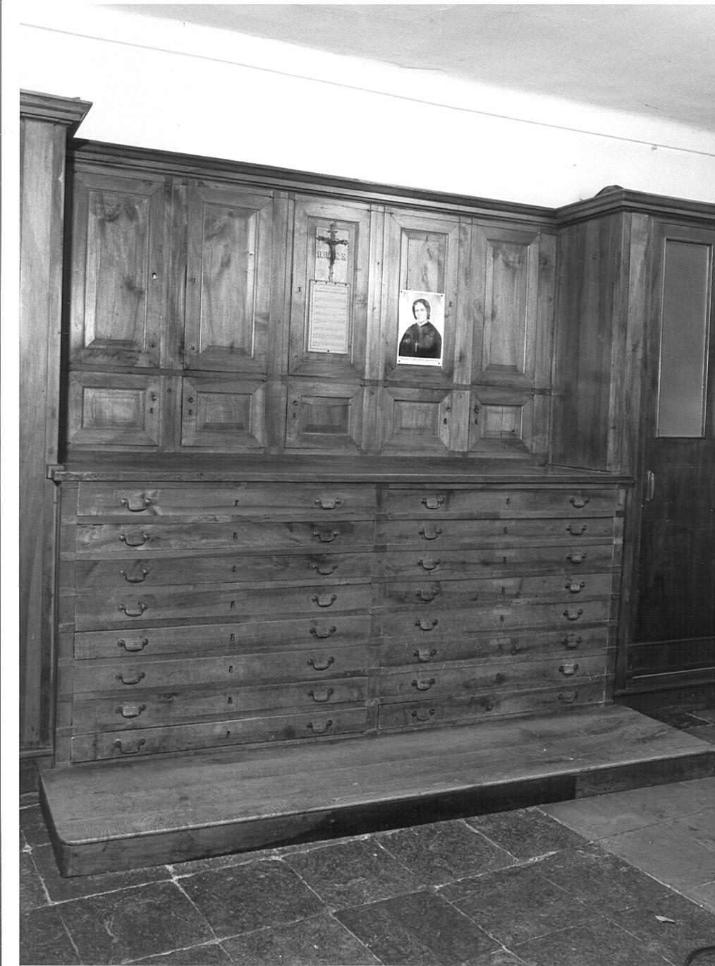 armadio da sacrestia - bottega lombarda (primo quarto sec. XX)