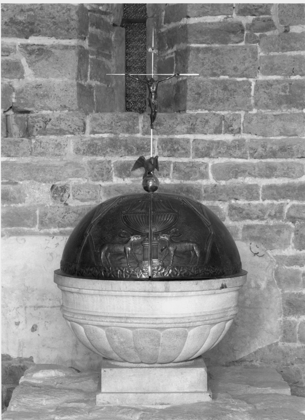 fonte battesimale - a vasca - bottega italiana (sec. XVI)