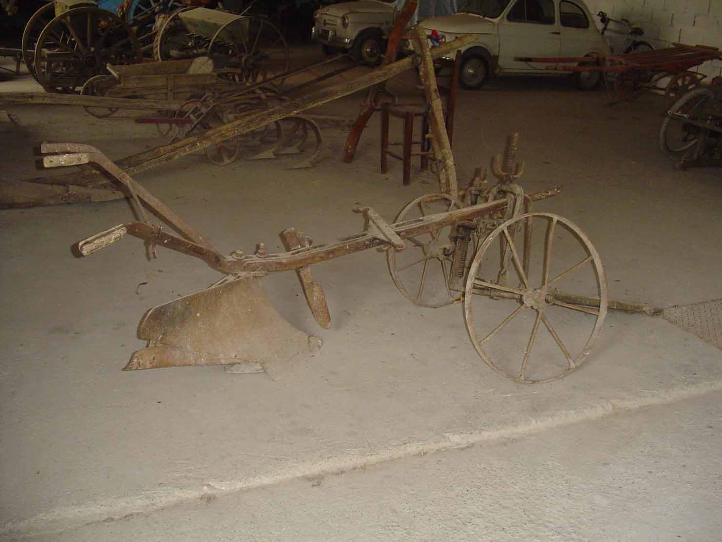 aratro voltorecchio a trazione animale - produzione marchigiana (sec. XX inizio)