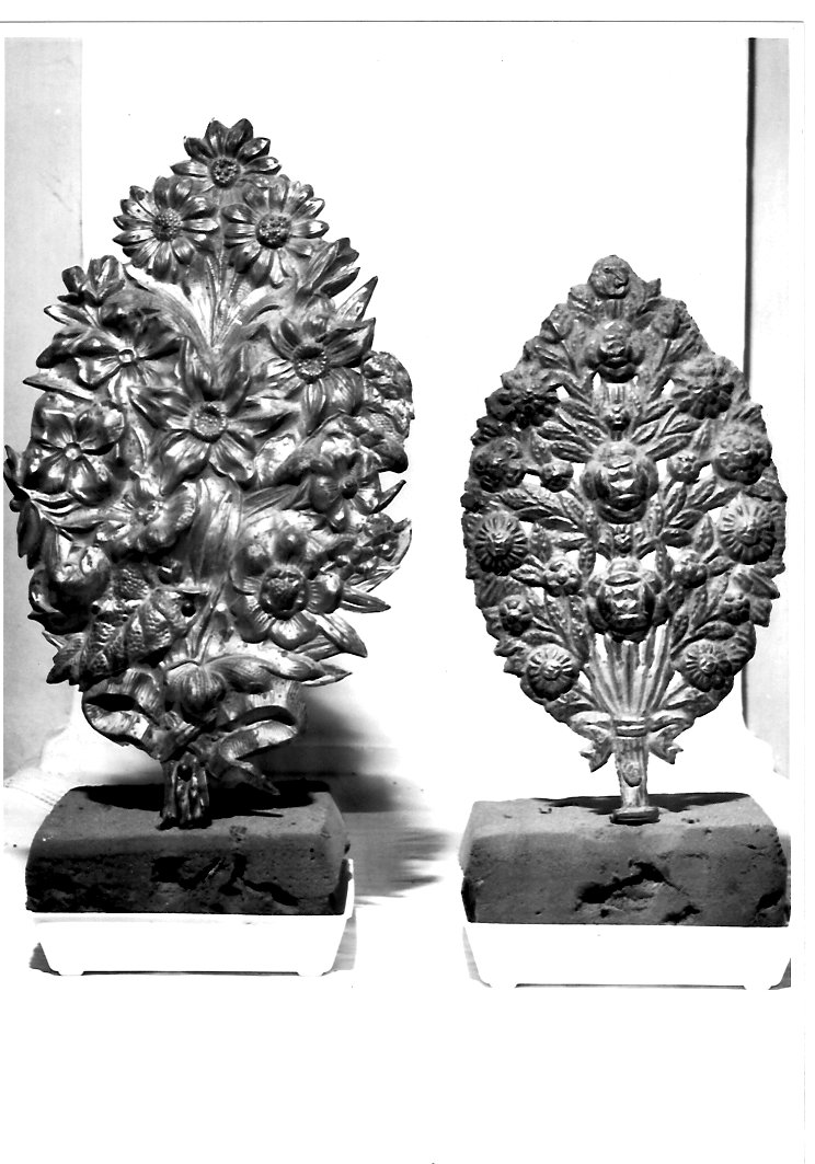 motivo decorativo floreale (placchetta, serie) - bottega marchigiana (sec. XIX)